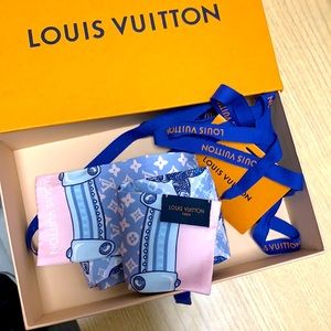 💯 Guarantee Authentic LouisVuittion silk bandeau.